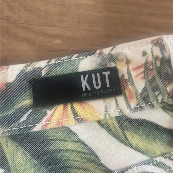 KUT from the Kloth Tropical Floral Jean Shorts - Size 2 - NWOT - Picture 5 of 9